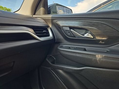 Used 2022 GMC Terrain SLT AWD/4WD image 16