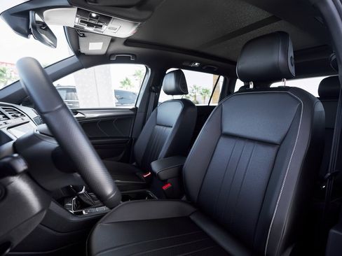 Used 2024 Volkswagen Tiguan SE R-Line image 30