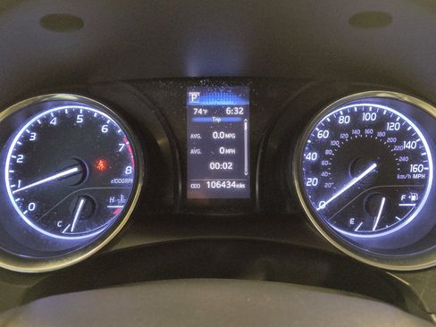 Used 2019 Toyota Camry SE FWD image 23