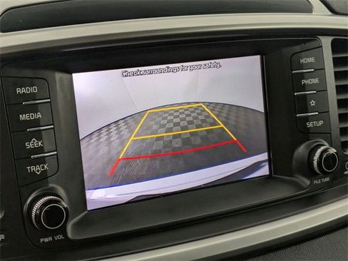 Used 2020 Kia Sorento LX image 18