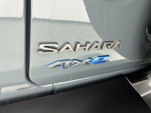 Used 2025 Jeep Wrangler Unlimited Sahara w/ Safety Group AWD/4WD image 32