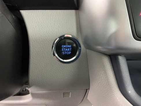 Used 2017 Toyota Highlander XLE AWD/4WD image 23
