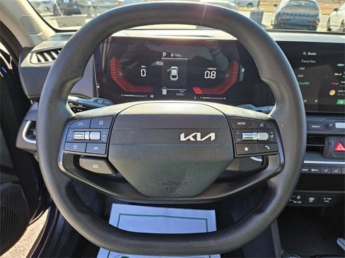 Used 2025 Kia K4 LXS image 25