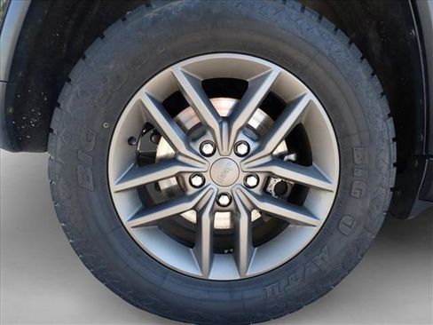 Used 2016 Jeep Grand Cherokee Laredo 75th Anniversary AWD/4WD image 7