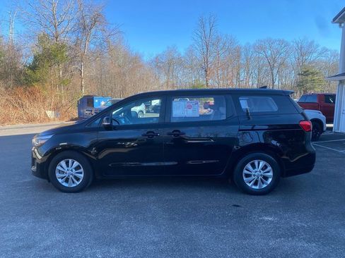 Used 2018 Kia Sedona L image 9
