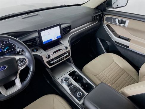 Used 2020 Ford Explorer XLT image 24