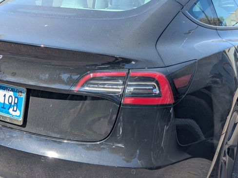 Used 2021 Tesla Model 3 Standard Range Plus image 11