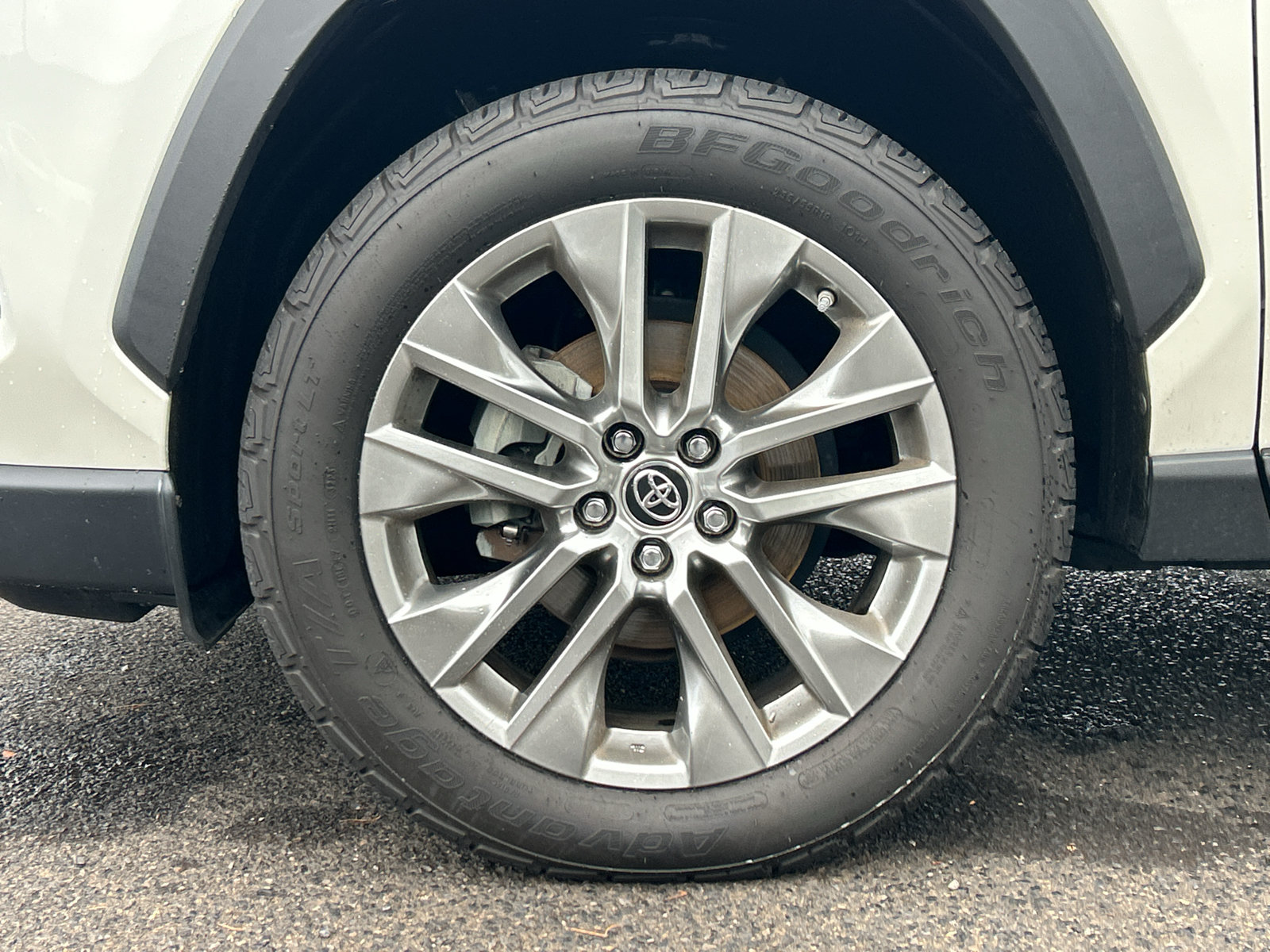 Used 2019 Toyota RAV4 Limited w/ Cold Weather Package AWD/4WD image 10