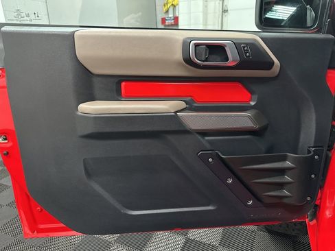 Used 2023 Ford Bronco Wildtrak image 17