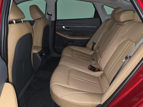 Used 2025 Hyundai Sonata Limited FWD image 9