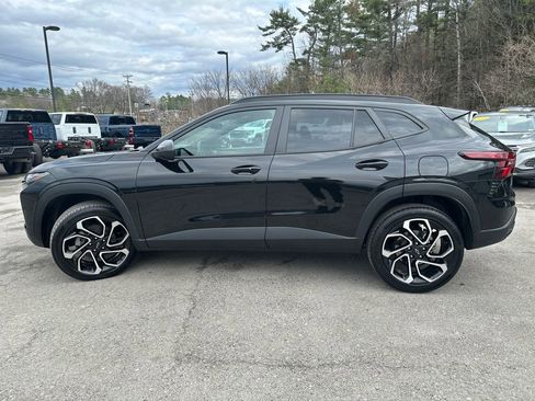 Used 2024 Chevrolet Trax RS w/ Sunroof Package FWD image 2