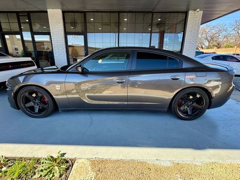Used 2017 Dodge Charger R/T image 6