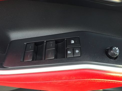 Used 2023 Toyota Highlander XSE FWD image 12