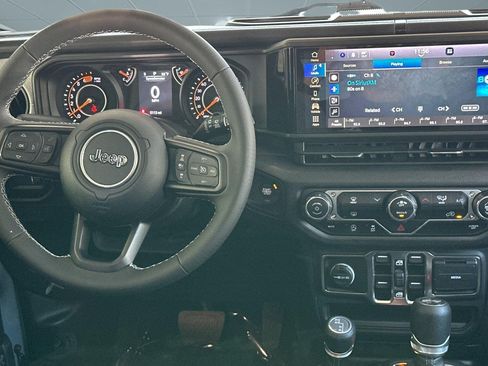 Used 2025 Jeep Wrangler Unlimited Sport AWD/4WD image 26