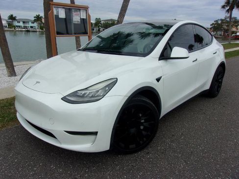 Used 2021 Tesla Model Y Long Range image 2