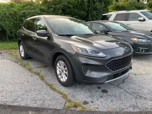 Used 2020 Ford Escape SE FWD image 2