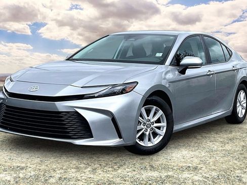 Used 2025 Toyota Camry LE FWD image 3
