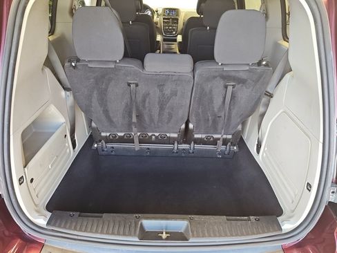Used 2018 Dodge Grand Caravan SE FWD image 29