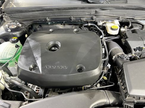 Used 2022 Volvo XC40 T5 R-Design w/ Advanced Package image 30