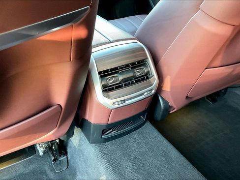 Used 2023 BMW 760i xDrive w/ Executive Package image 10