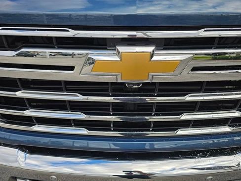 Used 2024 Chevrolet Silverado 2500 LTZ w/ LTZ Convenience Package image 9