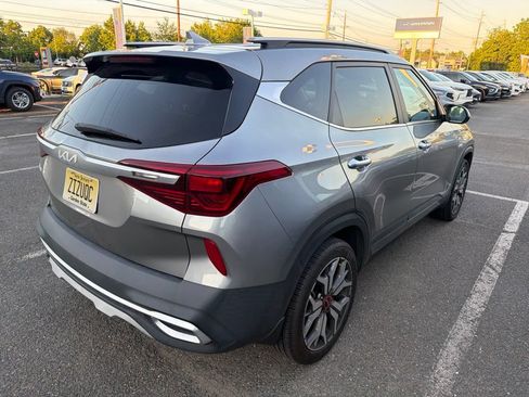 Used 2023 Kia Seltos SX w/ SX Sunroof Package AWD/4WD image 2