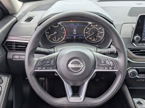 Used 2024 Nissan Altima 2.5 SV FWD image 15