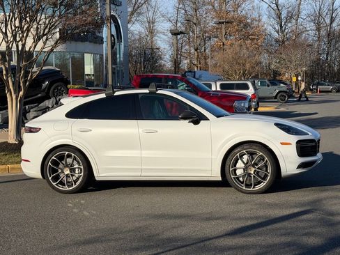 Used 2022 Porsche Cayenne Turbo image 5