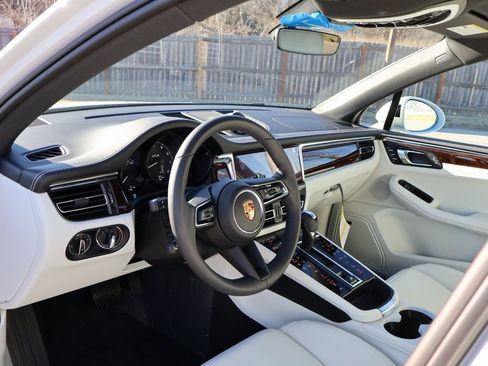 New 2026 Porsche Macan GTS image 4