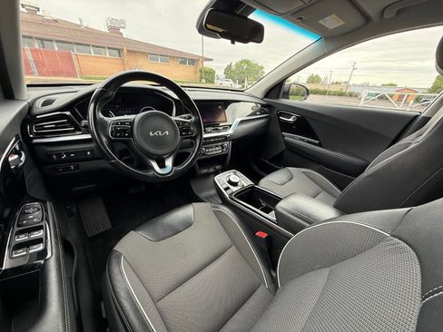 Used 2022 Kia Niro EX FWD image 9