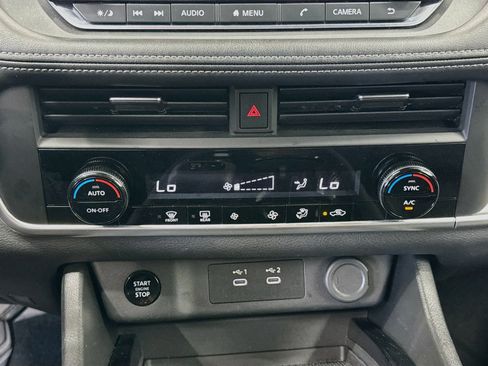 Used 2025 Nissan Rogue SV FWD image 23
