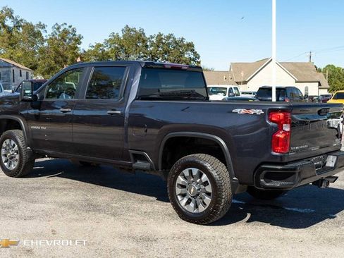 Used 2024 Chevrolet Silverado 2500 Custom w/ Custom Convenience Package image 8