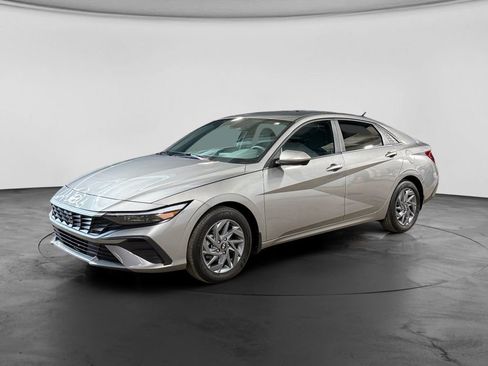 Certified 2024 Hyundai Elantra SEL image 10