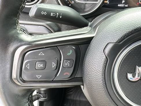 Used 2022 Jeep Gladiator Sport image 12
