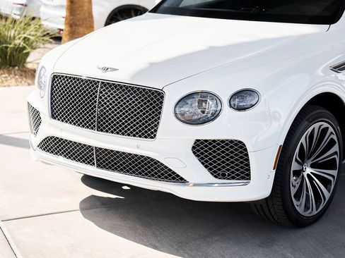 Used 2022 Bentley Bentayga image 5