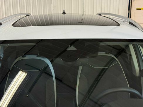 Certified 2025 Volkswagen Taos SE w/ Panoramic Sunroof Package image 15