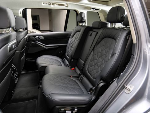 Used 2025 BMW X7 xDrive40i AWD/4WD image 52