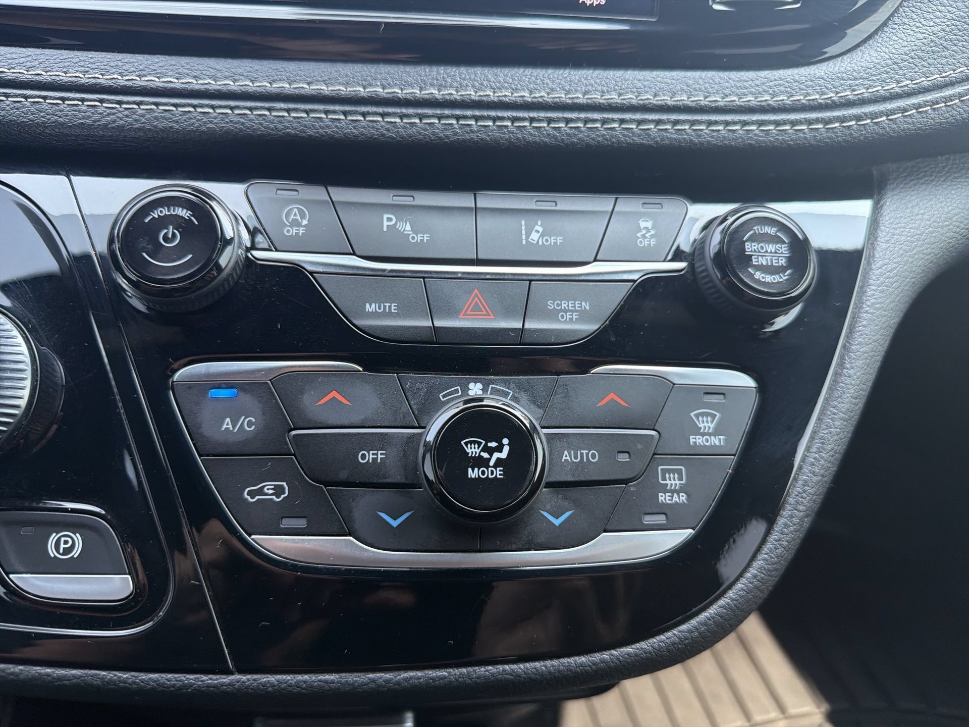 Used 2023 Chrysler Pacifica Touring FWD image 18