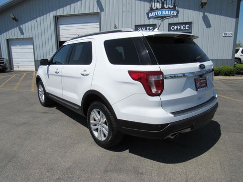 Used 2018 Ford Explorer XLT w/ Equipment Group 202A AWD/4WD image 4