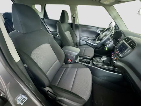 Used 2025 Kia Soul LX w/ LX Technology Package FWD image 29