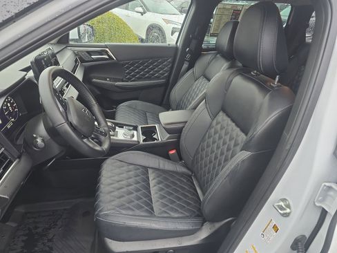 Used 2023 Mitsubishi Outlander SEL image 11