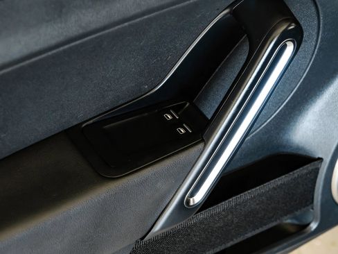 Used 2013 Volkswagen Beetle 2.0T image 38