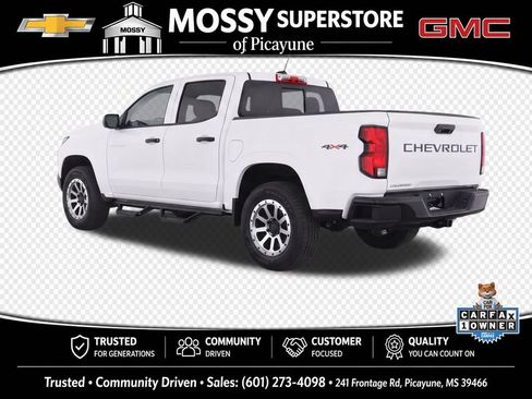 Used 2024 Chevrolet Colorado W/T w/ WT Convenience Package II AWD/4WD image 3