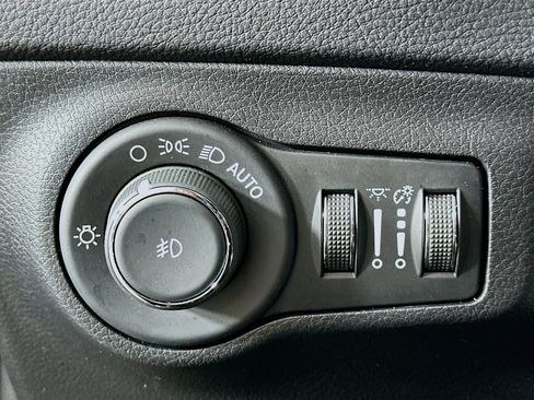 Used 2019 Jeep Compass Latitude w/ Popular Equipment Group image 16