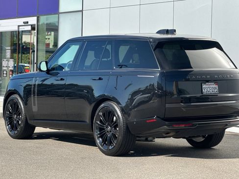 Certified 2025 Land Rover Range Rover SE AWD/4WD image 3