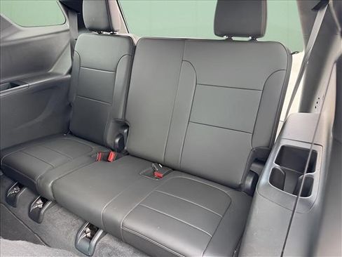 Used 2023 Chevrolet Traverse LT FWD image 13
