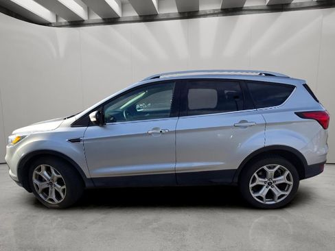 Used 2019 Ford Escape Titanium AWD/4WD image 3