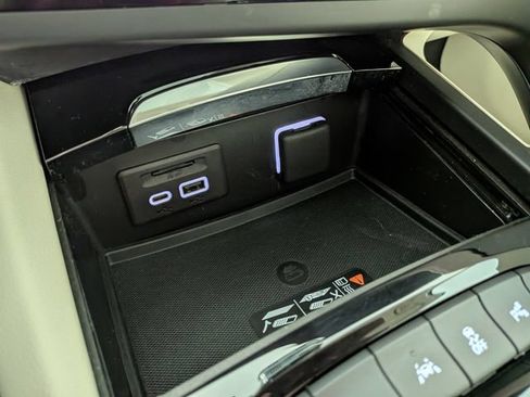 Used 2023 Buick Envision Avenir FWD image 10