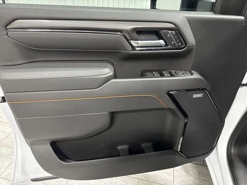 Used 2025 GMC Sierra 2500 AT4 image 23
