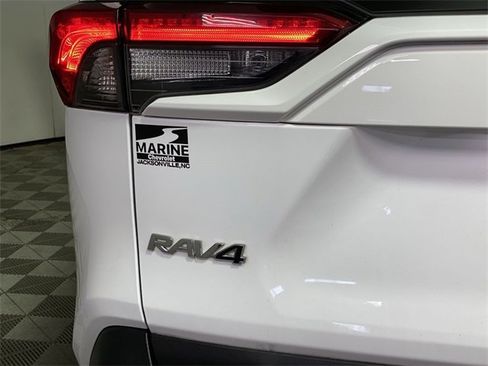 Used 2019 Toyota RAV4 XLE Premium image 38